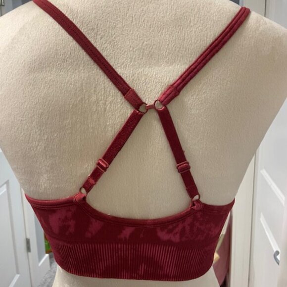 Lululemon Berry Red Sports Bra - Adjustable Straps, Low-Impact, A-C Cup, size 8 - Picture 3 of 7